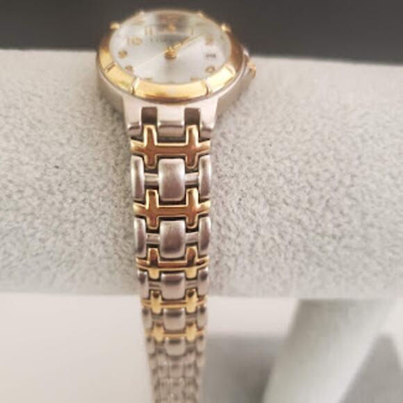 Lorus Women's Watch with Calendar Silver and Gold Fresh Battery Dainty - Picture 6 of 8